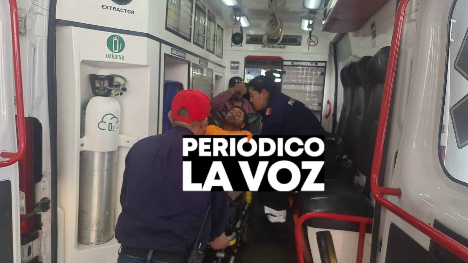 Vuelcan albañiles en el  Libramiento Carlos Salinas