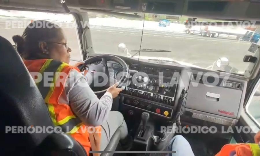 María Estefana: La Mujer que Rompe Estereotipos al Convertirse en Trailera a los 50 Años