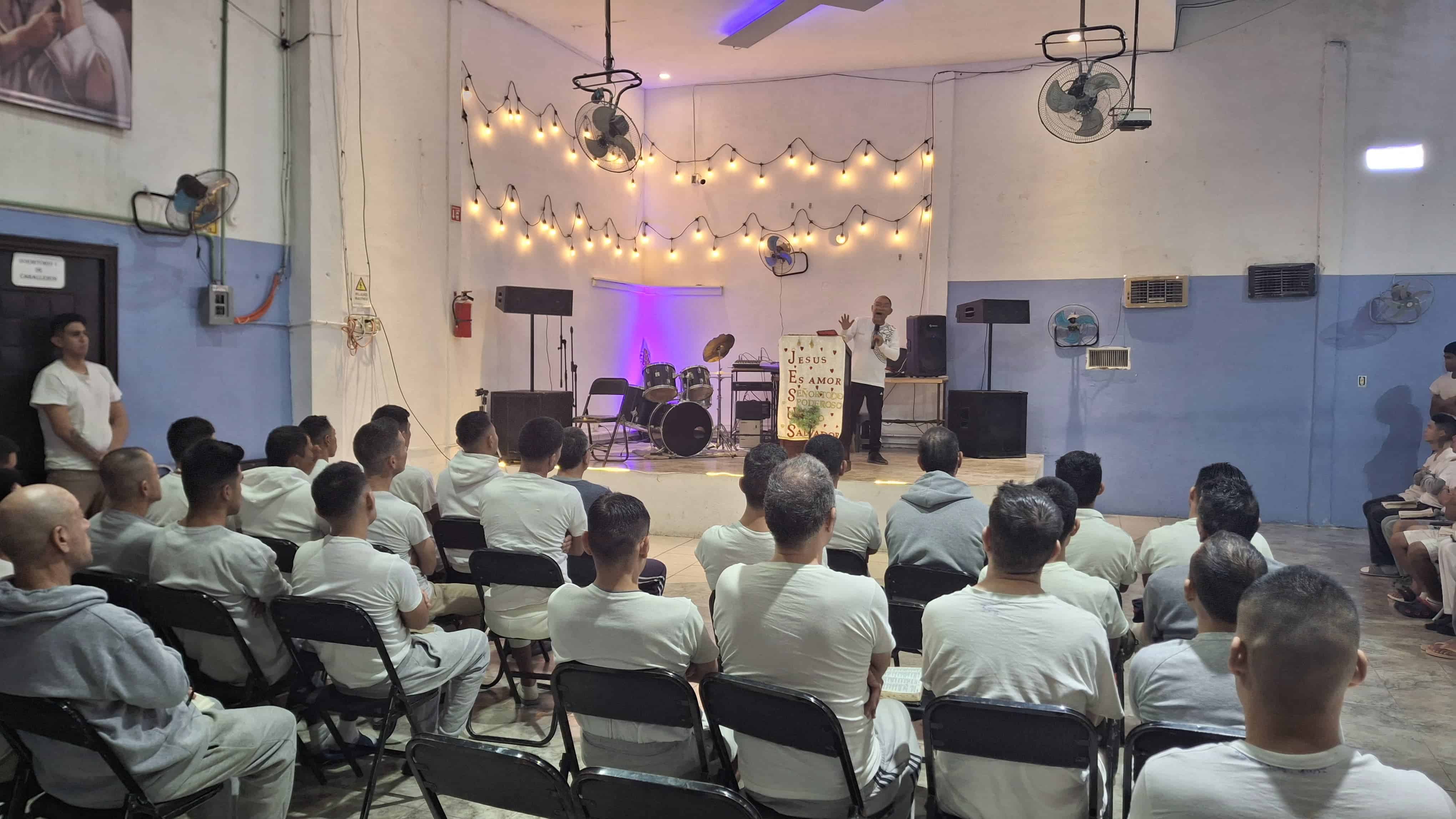 Alcalde Carlos Villarreal otorga Becas al 100% para Rehabilitación de Jóvenes