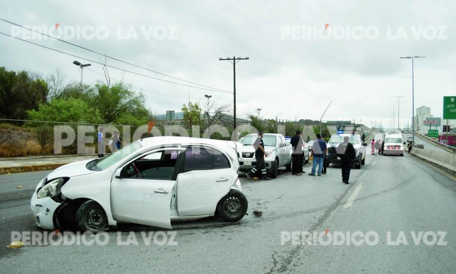 Colisión en Monclova entre camioneta Audi y Nissan March