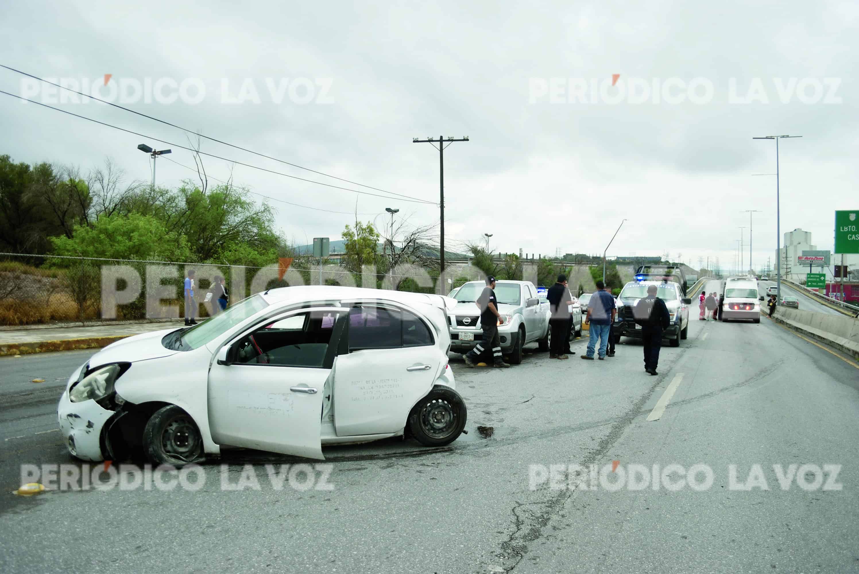 Colisión en Monclova entre camioneta Audi y Nissan March