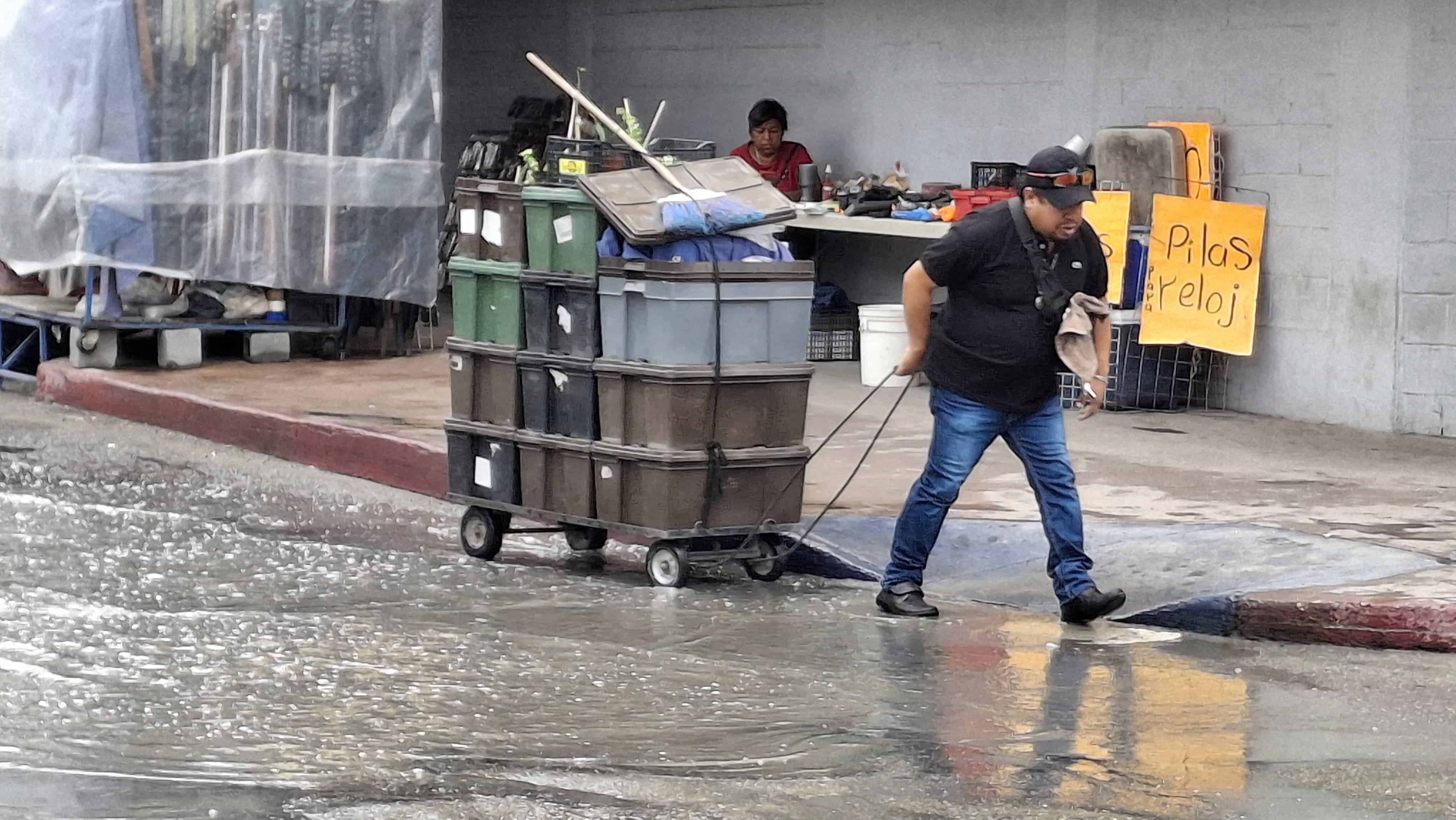 Lluvias en Monclova afectan a comerciantes ambulantes