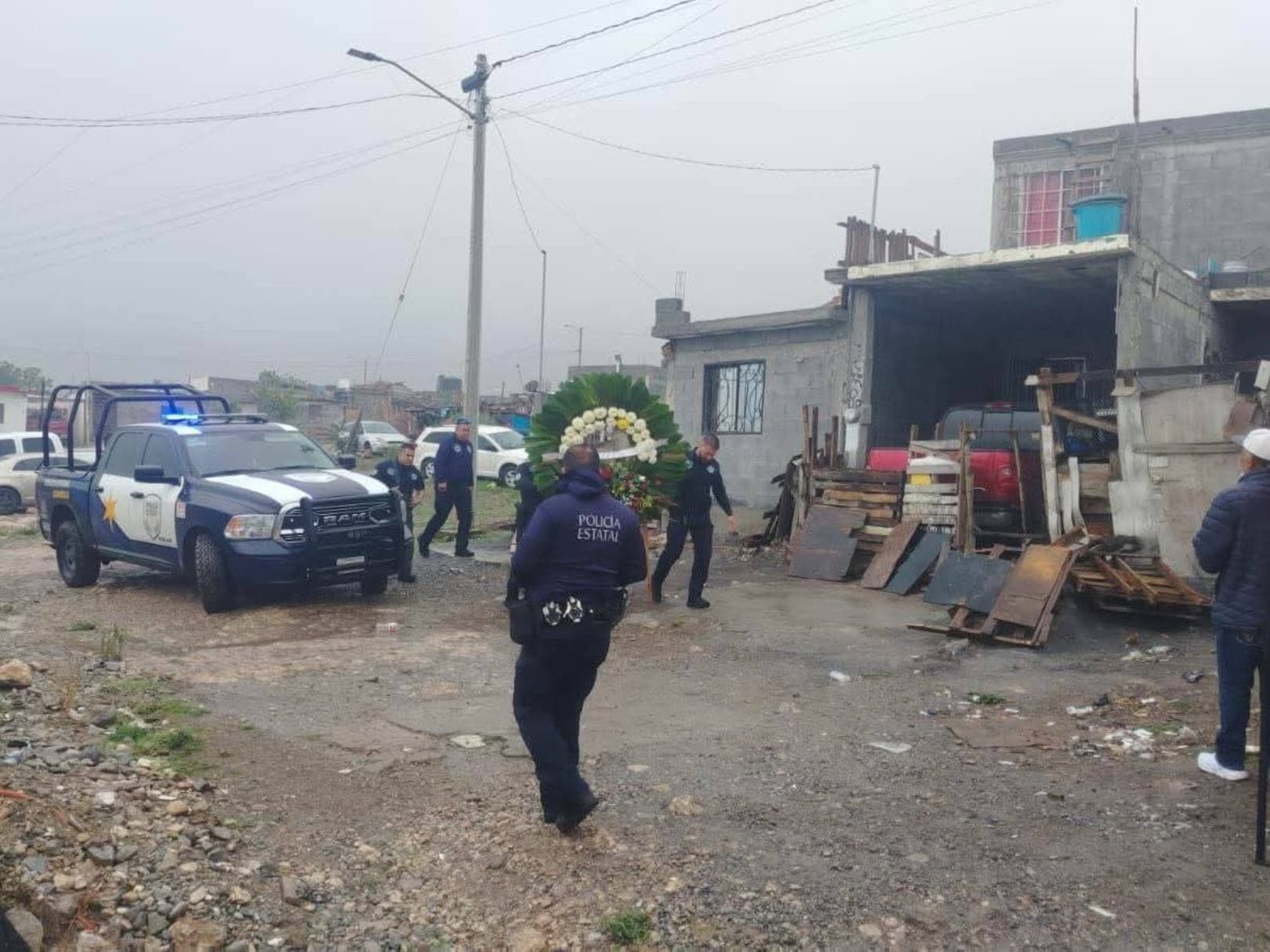 Apoyan policías estatales  a familia de niño fallecido