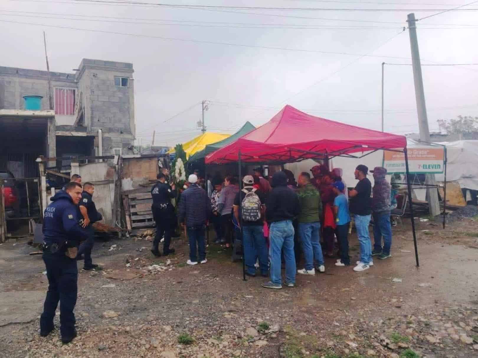 Apoyan policías estatales  a familia de niño fallecido