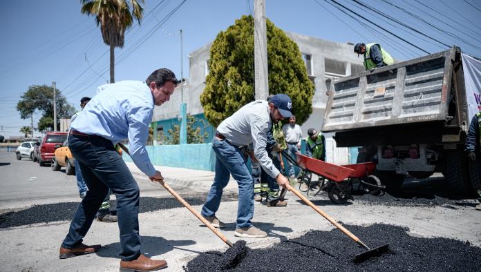 Siguen en Saltillo labores de bacheo