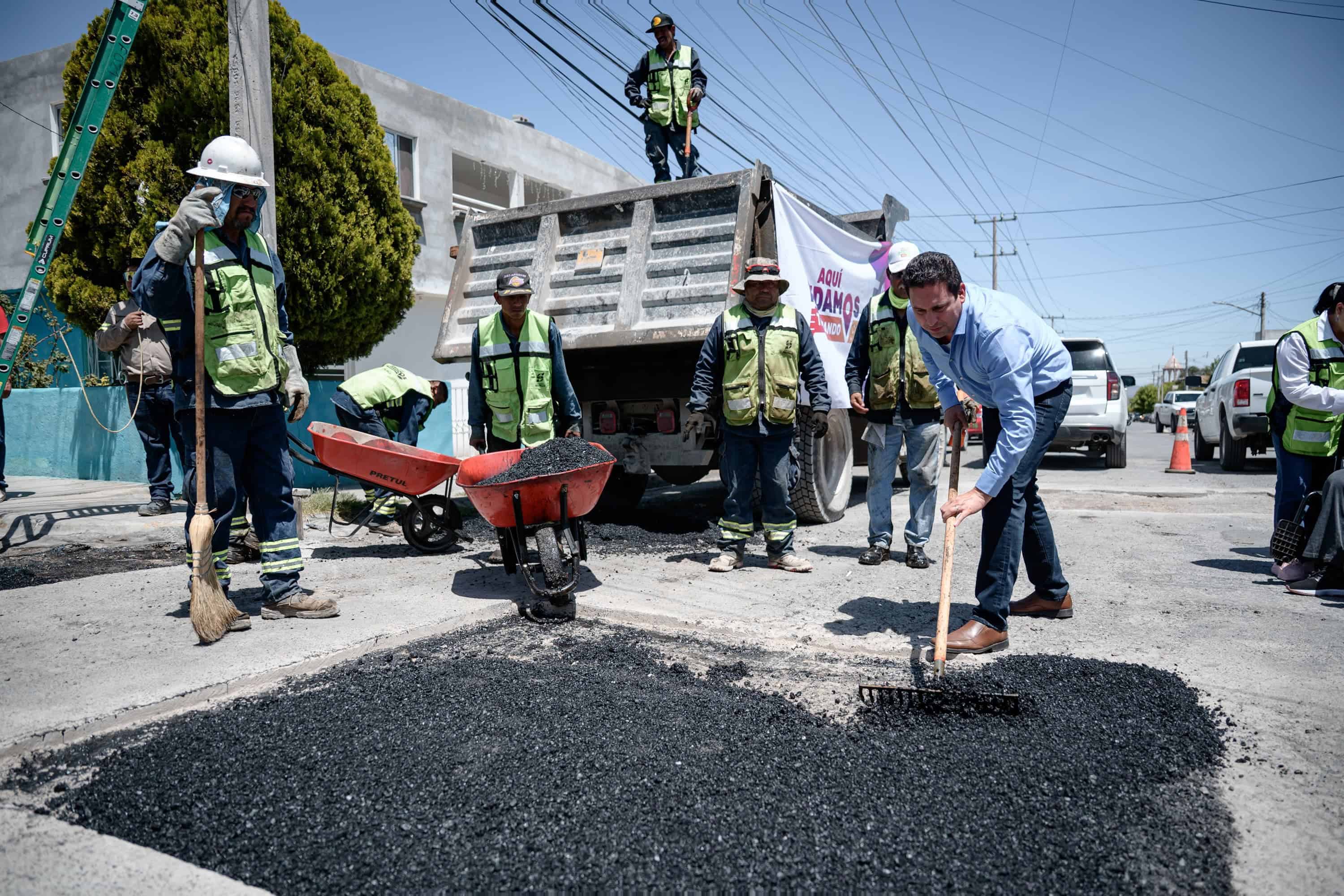 Siguen en Saltillo labores de bacheo