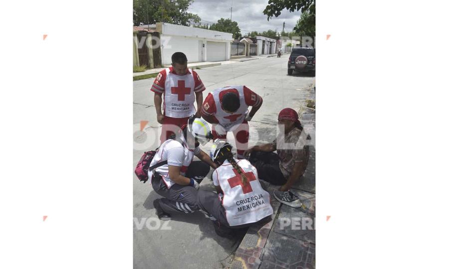 Conductor de Ford Focus ignora señal y choca con motociclista en Coahuila