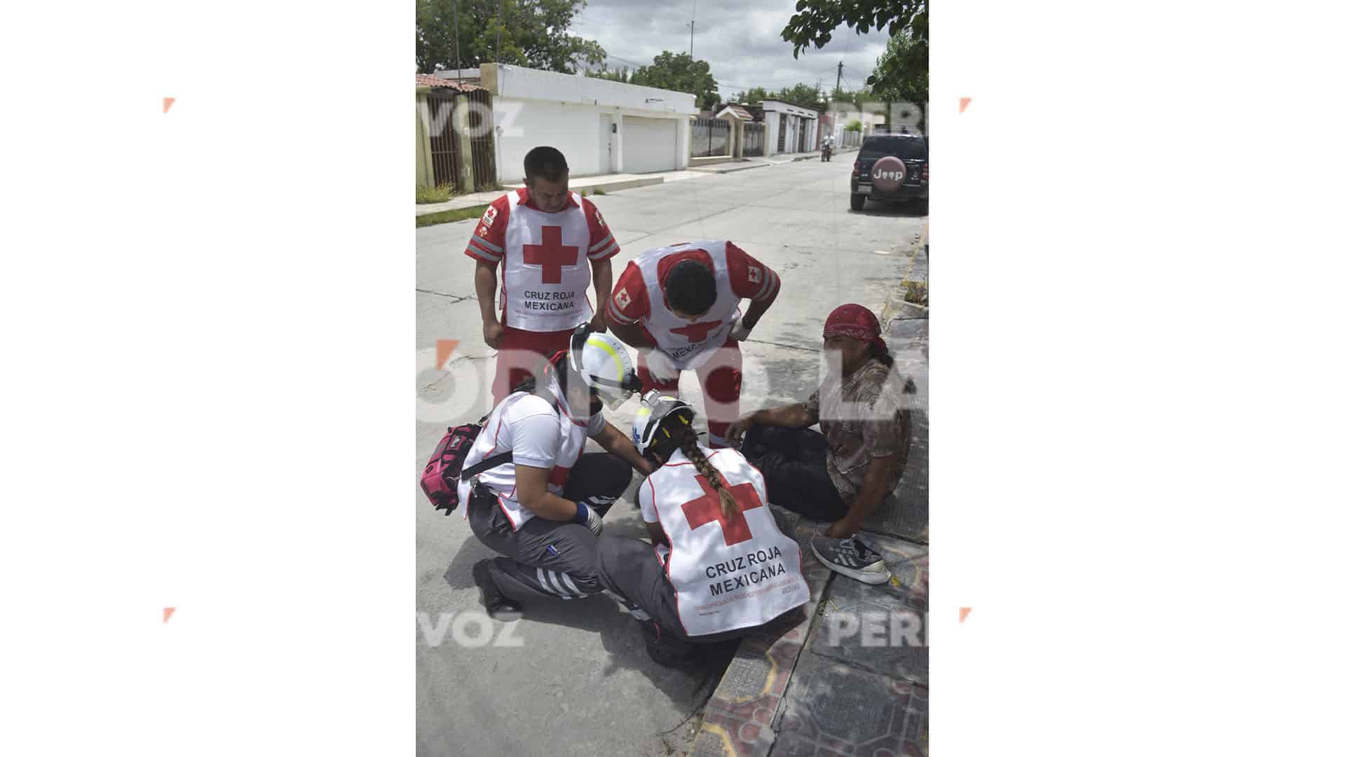Conductor de Ford Focus ignora señal y choca con motociclista en Coahuila