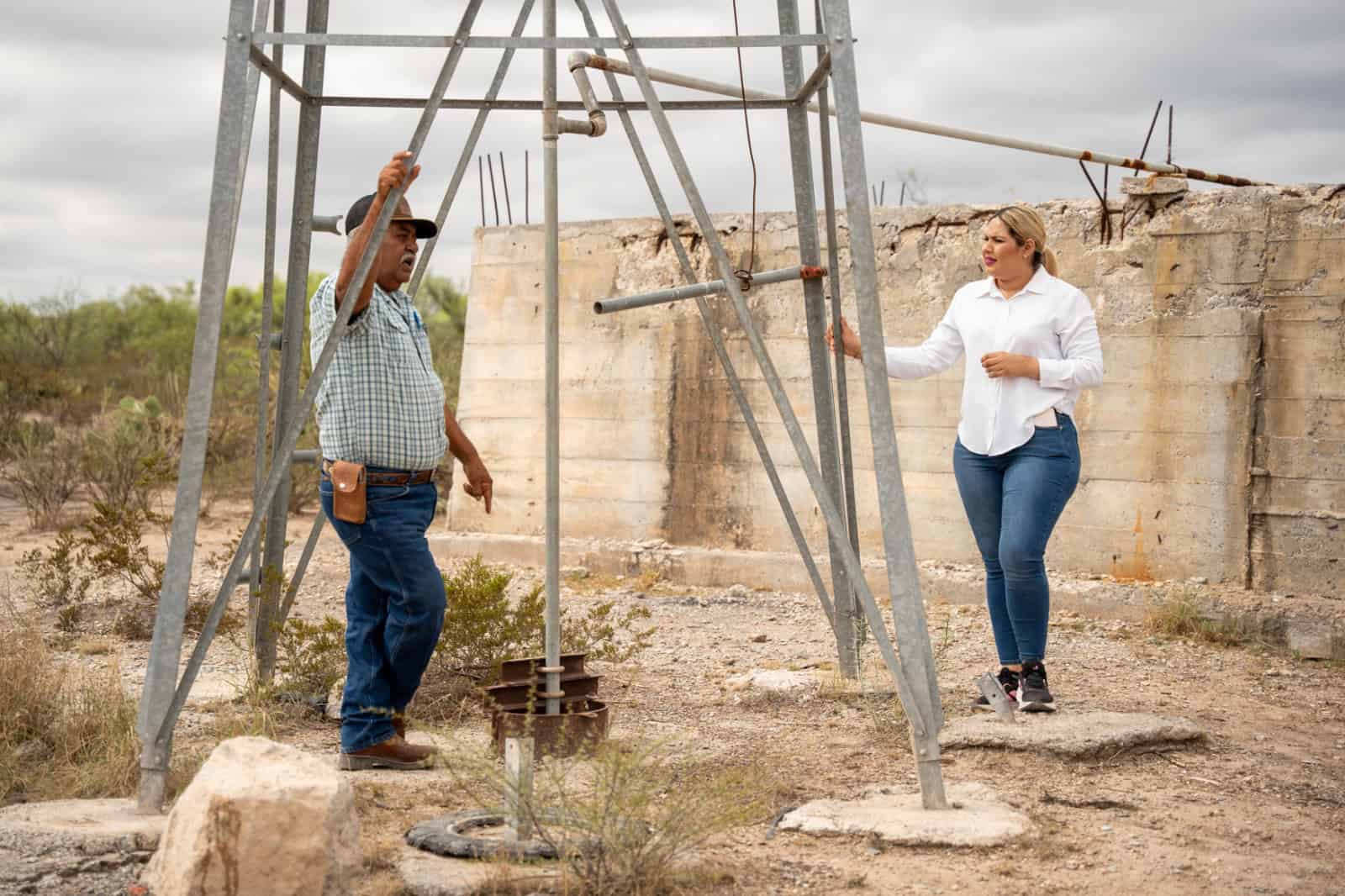 Entrega de apoyos en ejidos por alcaldesa Yesica Sifuentes Zamora