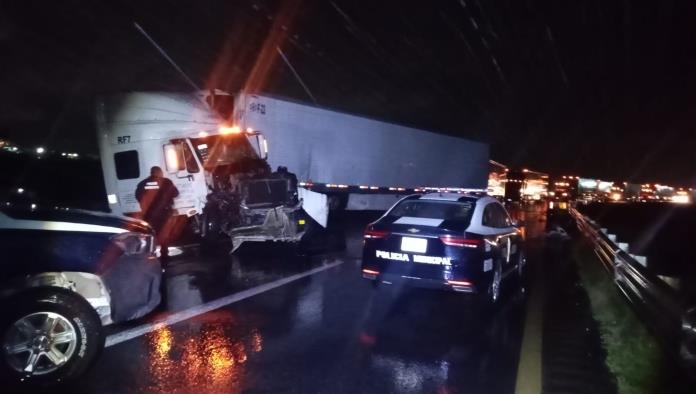 Derrapa tráiler en La Carbonera