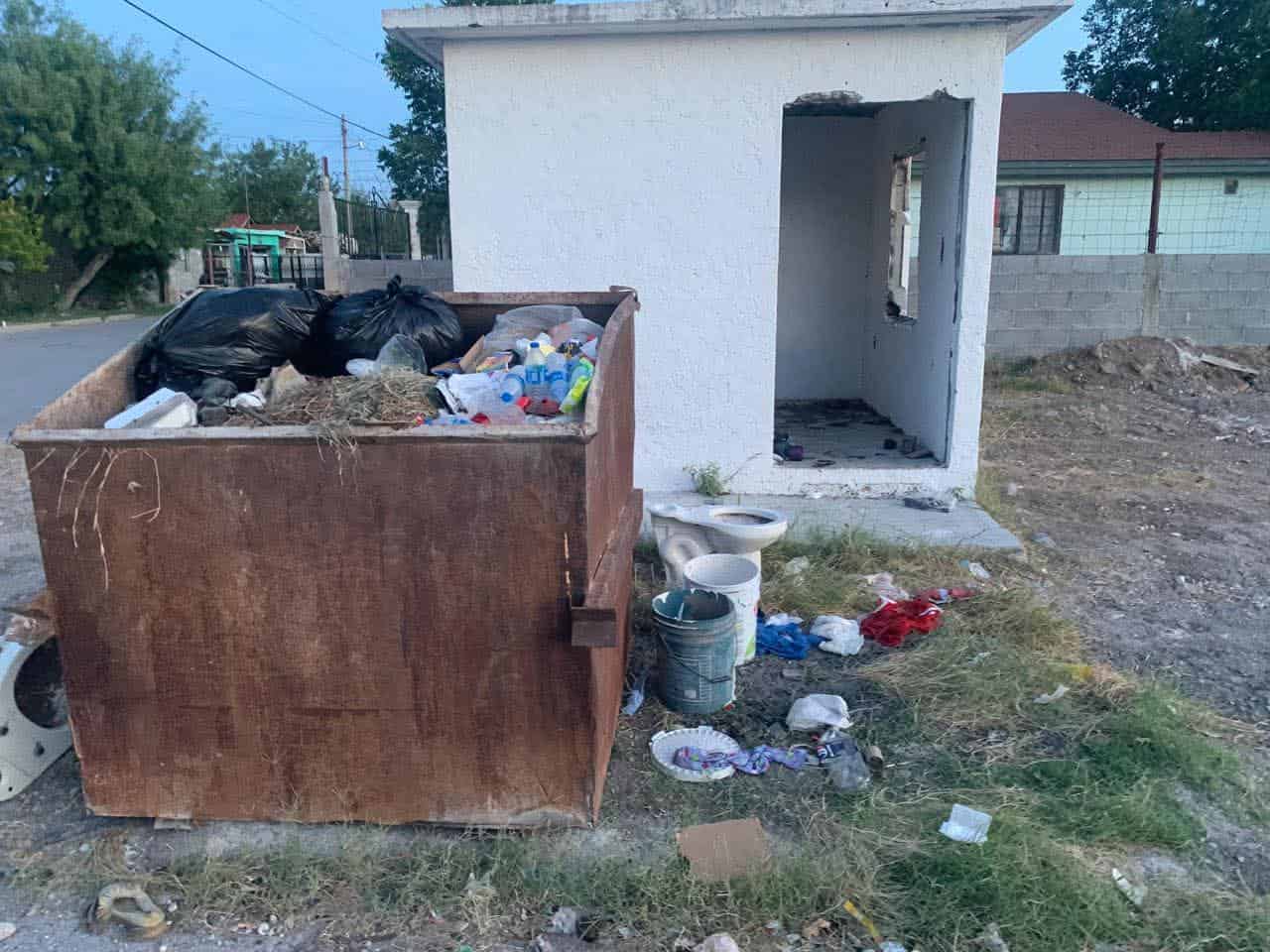 Suspenden recolección de basura en Nava por adeudo del alcalde Iván Ochoa