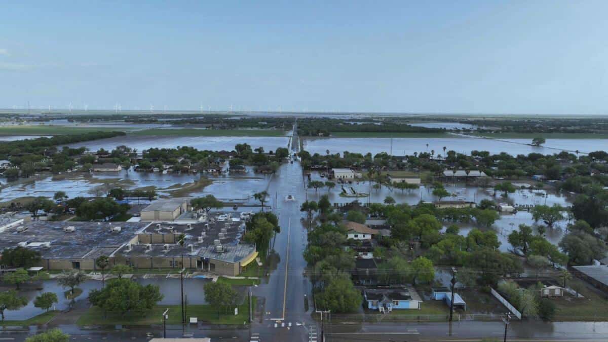 Texas bajo el agua: Inundaciones cobran 13 vidas y deja más de 20 menores desaparecidos
