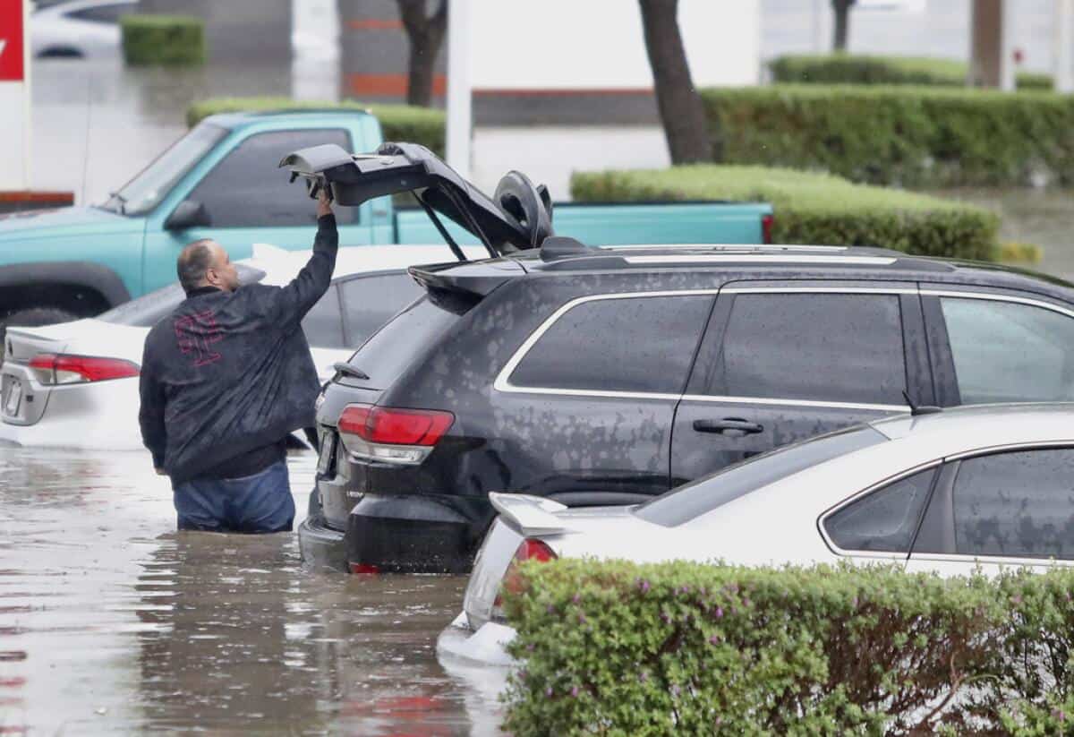 Texas bajo el agua: Inundaciones cobran 13 vidas y deja más de 20 menores desaparecidos