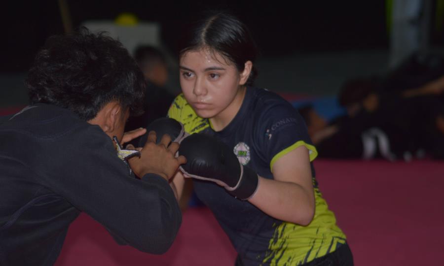 Joven monclovense Naomi Valdivia Peña destaca en competencia internacional