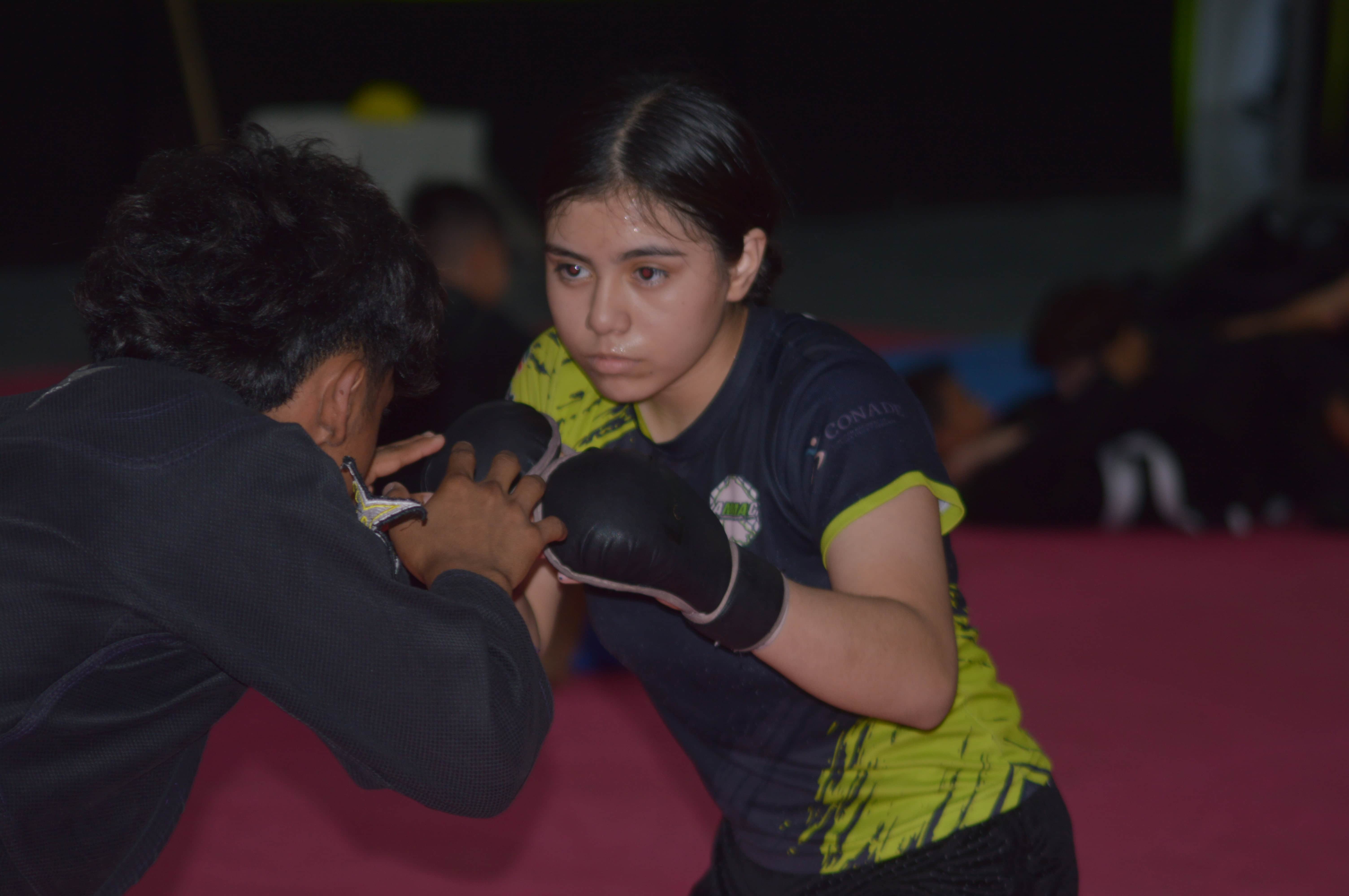 Joven monclovense Naomi Valdivia Peña destaca en competencia internacional