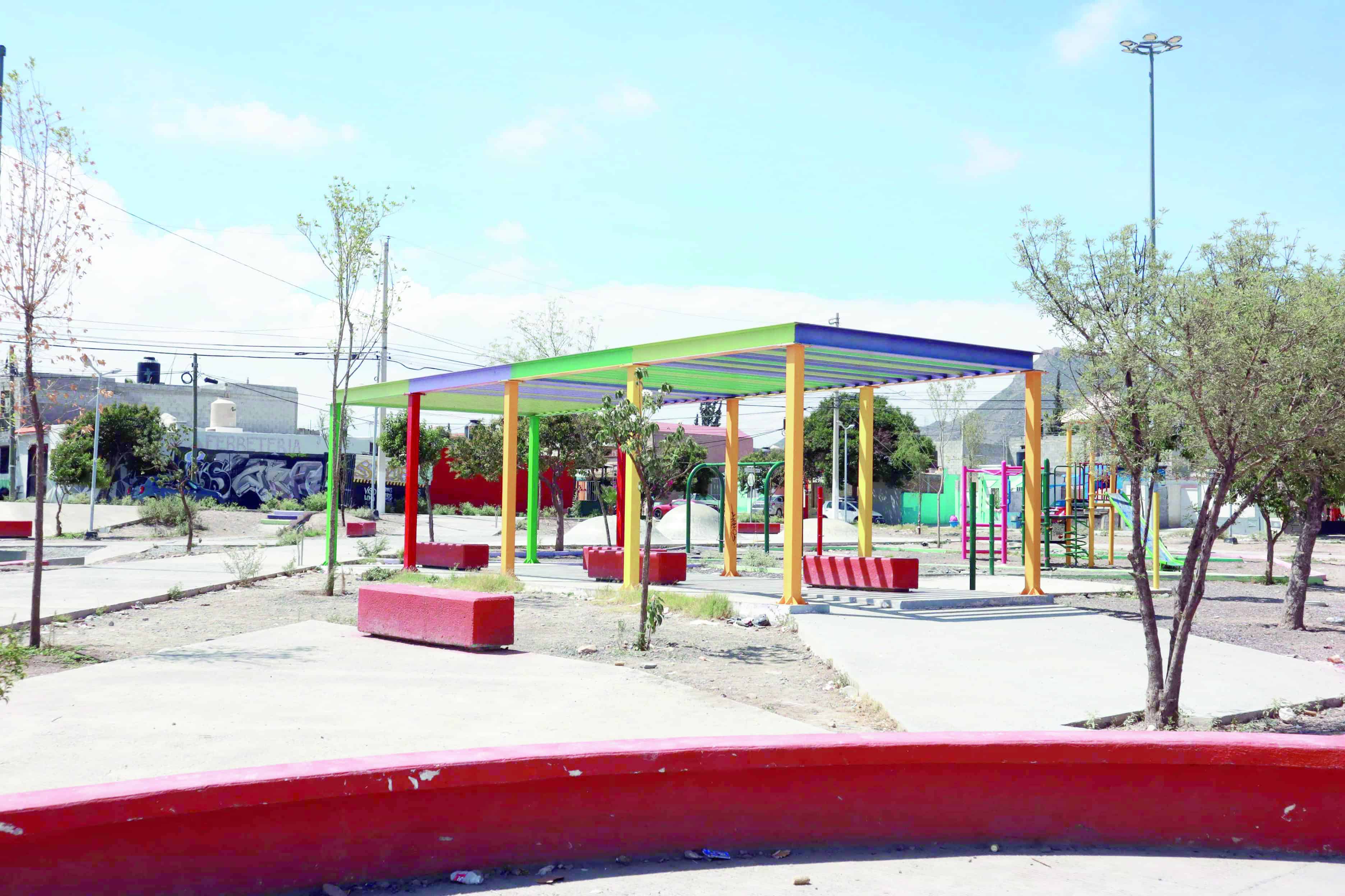 Avanza rehabilitación de plaza en ´la Saltillo 2000´