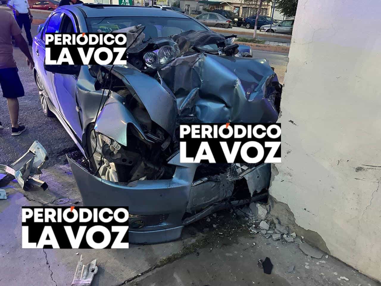 Deja automóvil  como acordeón