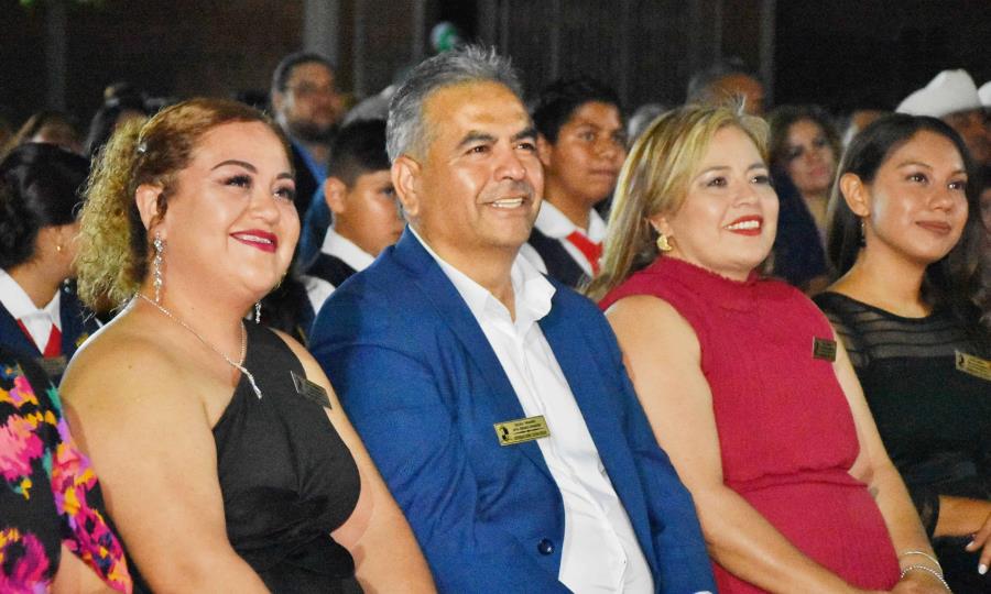 Emotiva ceremonia de graduación en Cuatro Ciénegas para alumnos de primaria