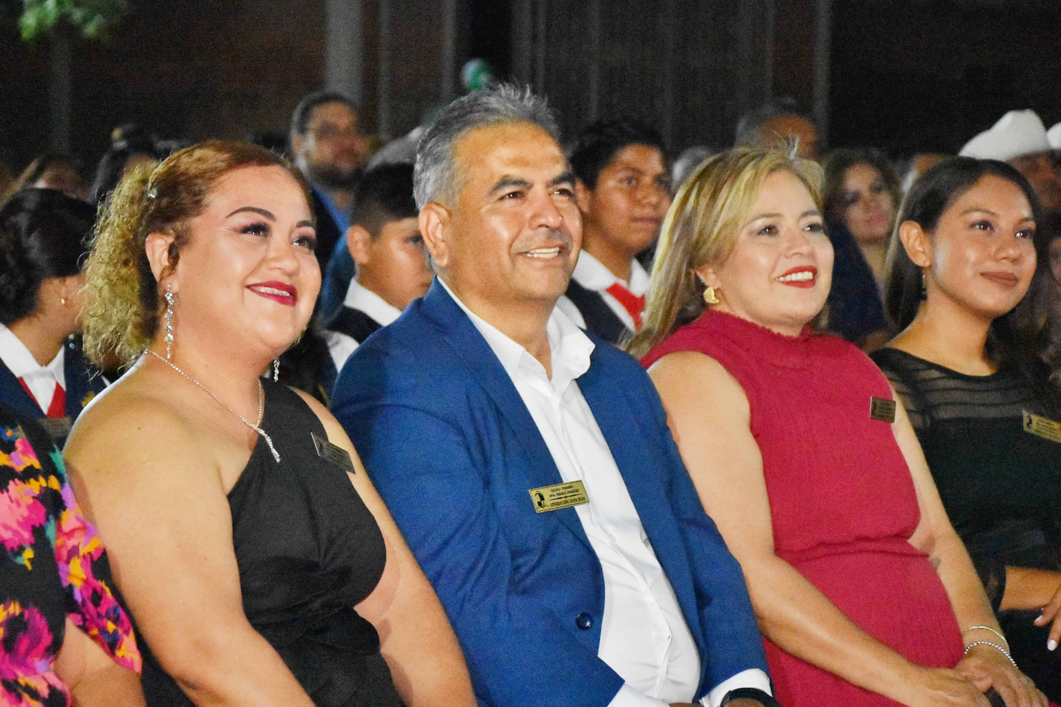 Emotiva ceremonia de graduación en Cuatro Ciénegas para alumnos de primaria