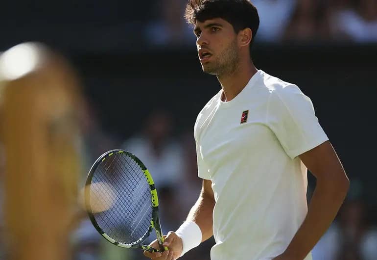 Carlos Alcaraz supera a Struff en Wimbledon y avanza a octavos de final