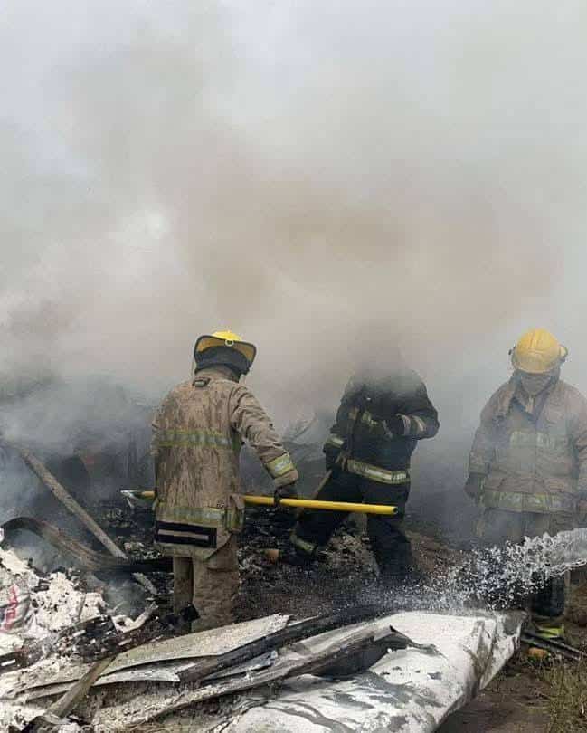 Arde tráiler en la Ribereña; bomberos de PN sofocan fuego 
