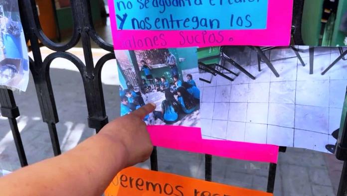 Protesta pacífica de madres en Escuela Primaria Benito Juárez por falta de respuesta de autoridades