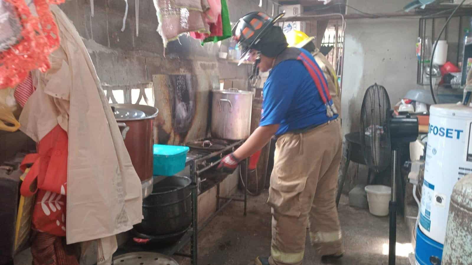 Fuego por descuido en cocina moviliza a bomberos en Allende