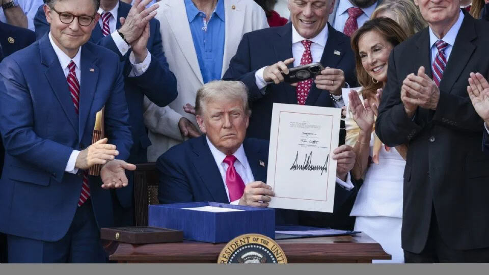Firma de Trump el plan fiscal One Big, Beautiful Bill en medio de controversia