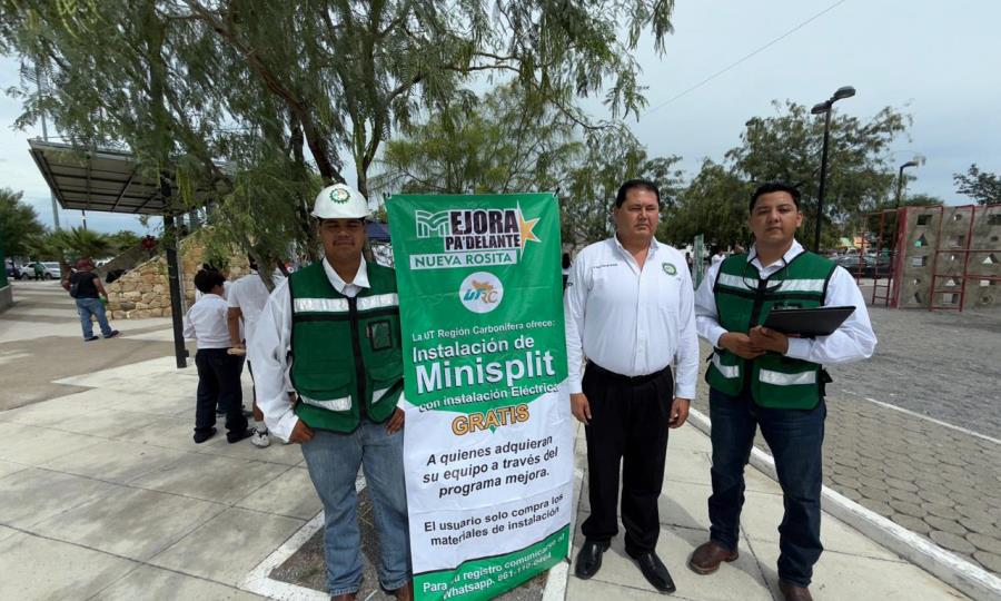 Estudiantes de UTRC y docentes Instalan minisplits gratuitamente