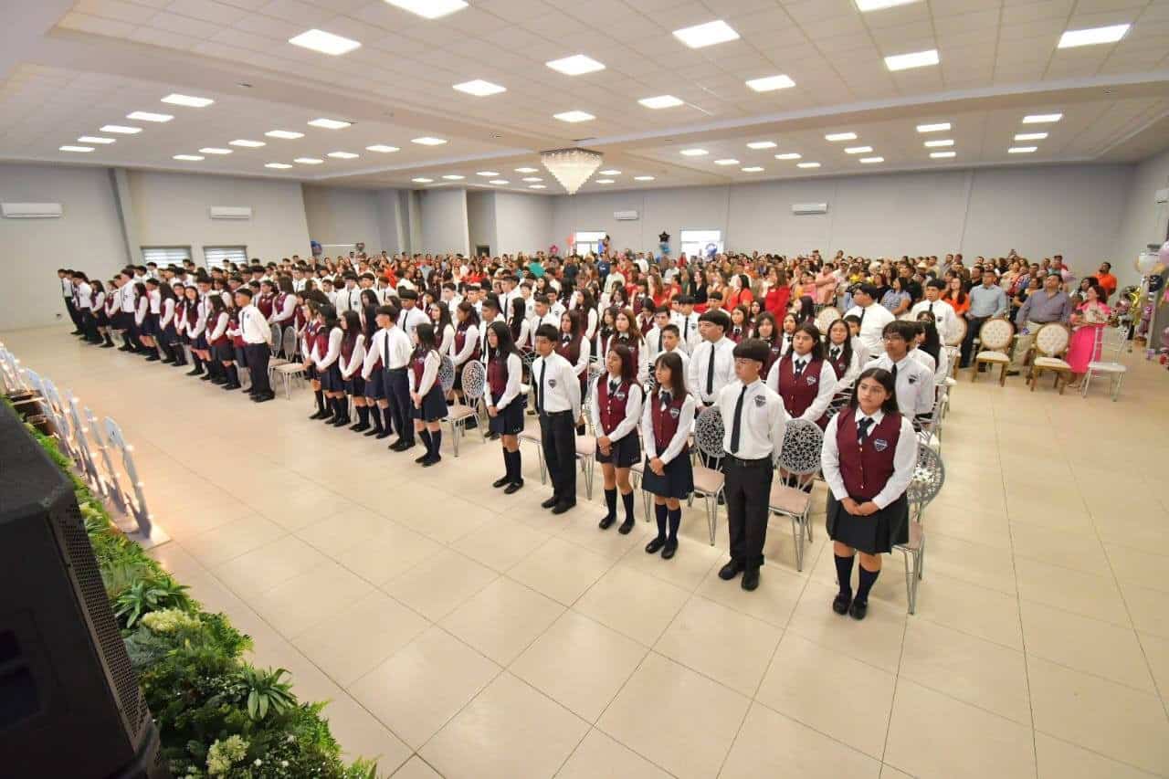 Celebran graduación en la Secundaria Vito Alessio Robles de Nava