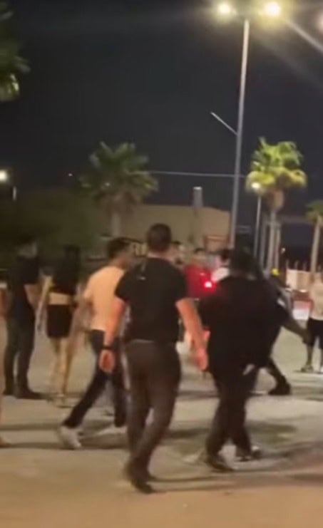 Estalla riña campal en el bar "Clamatos"; Policía no interviene