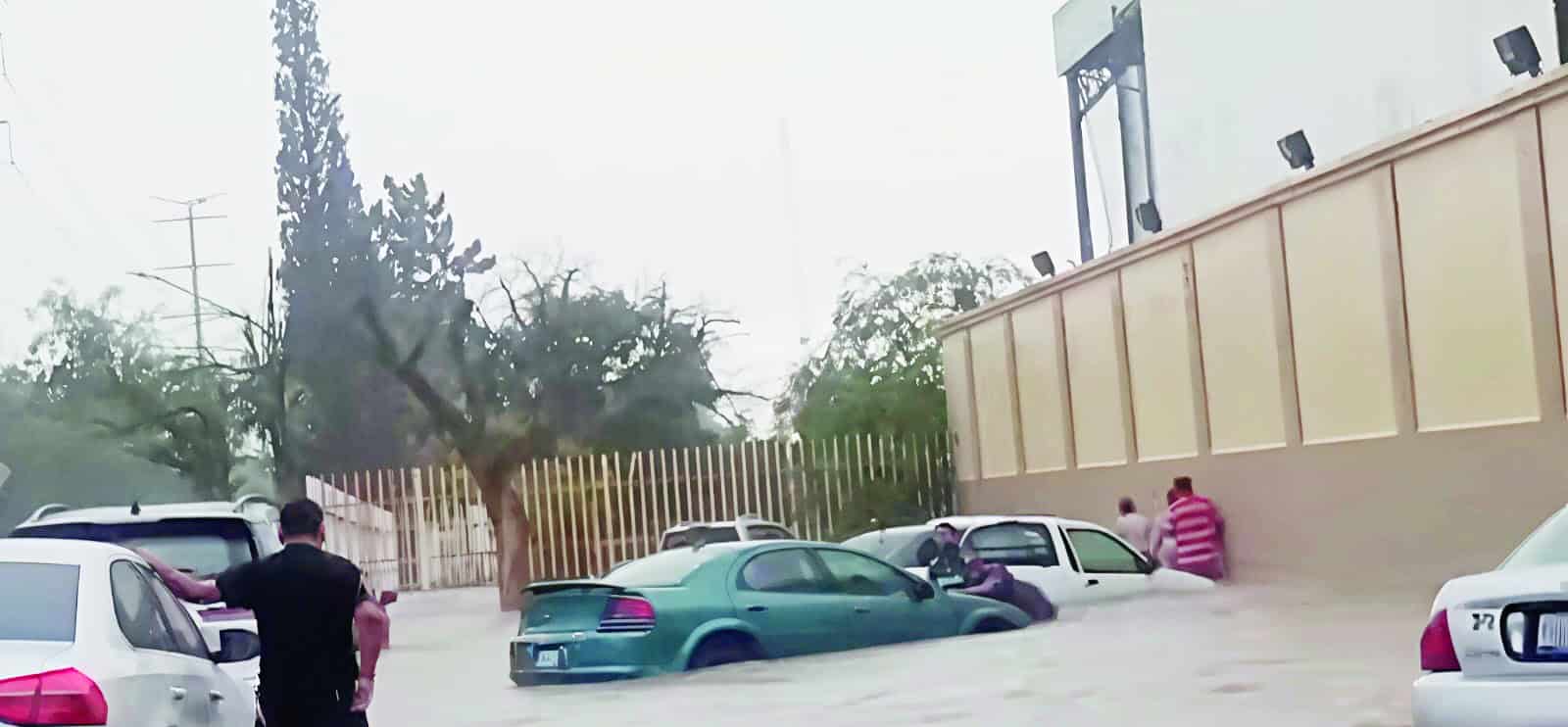 Gran caos deja lluvia en Saltillo