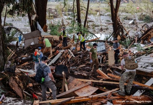 Sube cifra a 80 muertos por lluvias en Texas; Tragedia sin precedentes