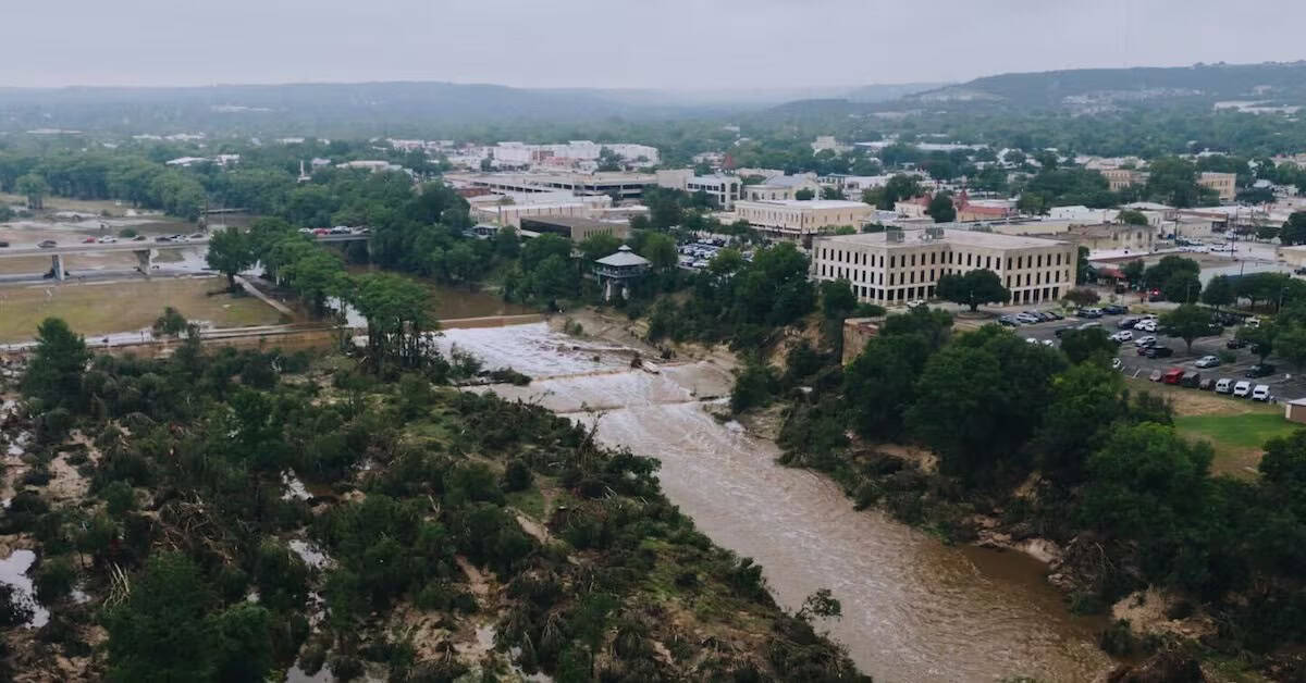 Suben a 81 los muertos; Trump declara zona de desastre en Kerr
