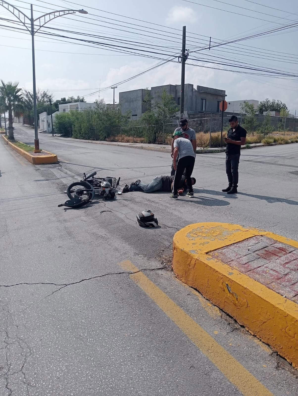 Se le ´mete´ a motociclista