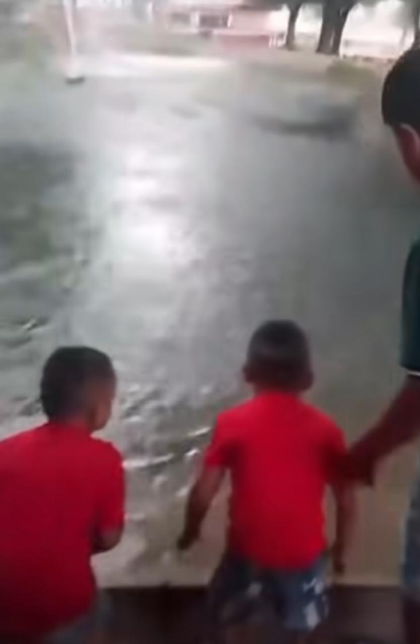 Llamado a precaución tras impacto de rayo en Parque Xochipilli de Monclova