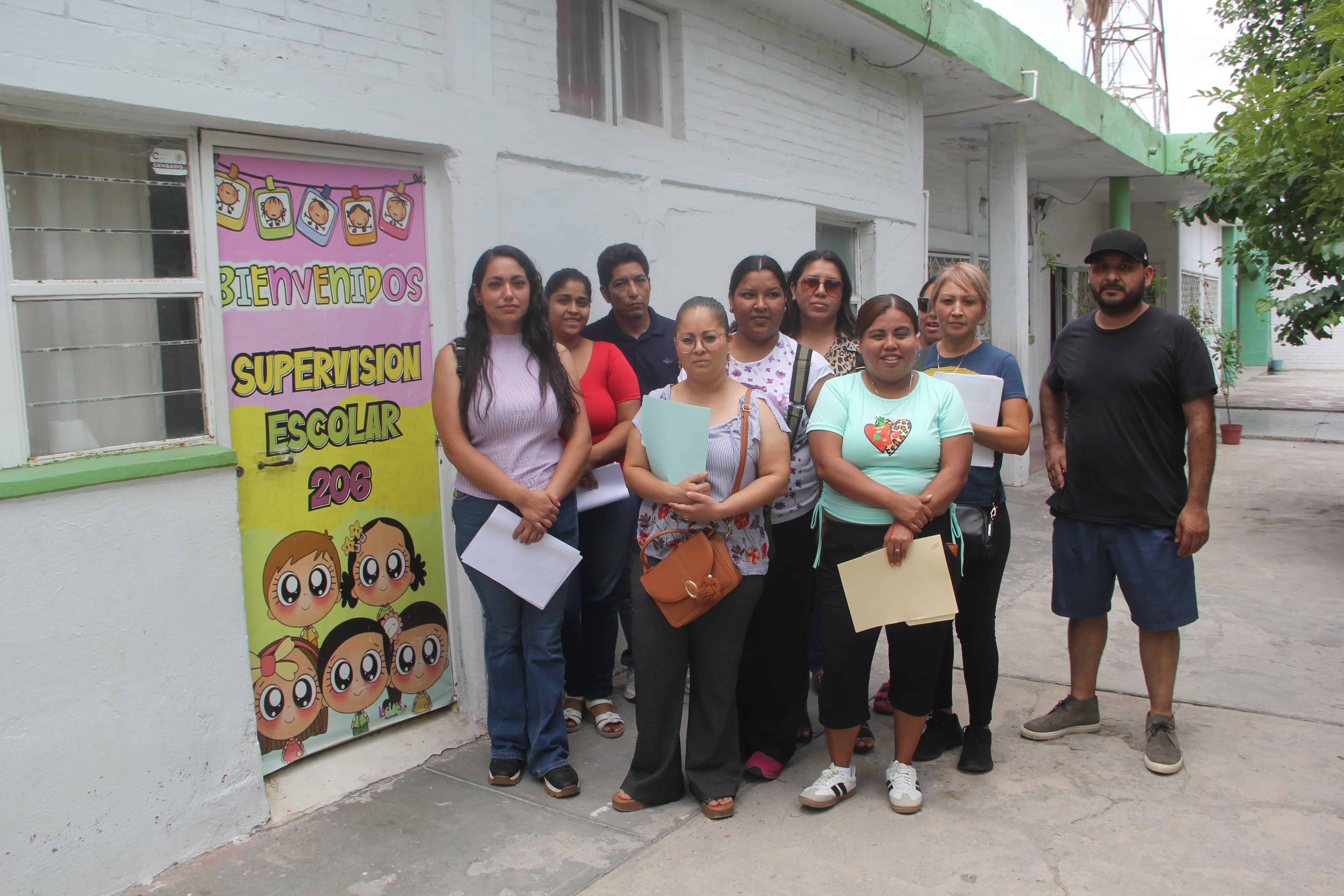 Padres de Escuela Primaria Ferrocarriles Nacionales exigen ceremonia segura para graduación de sexto grado