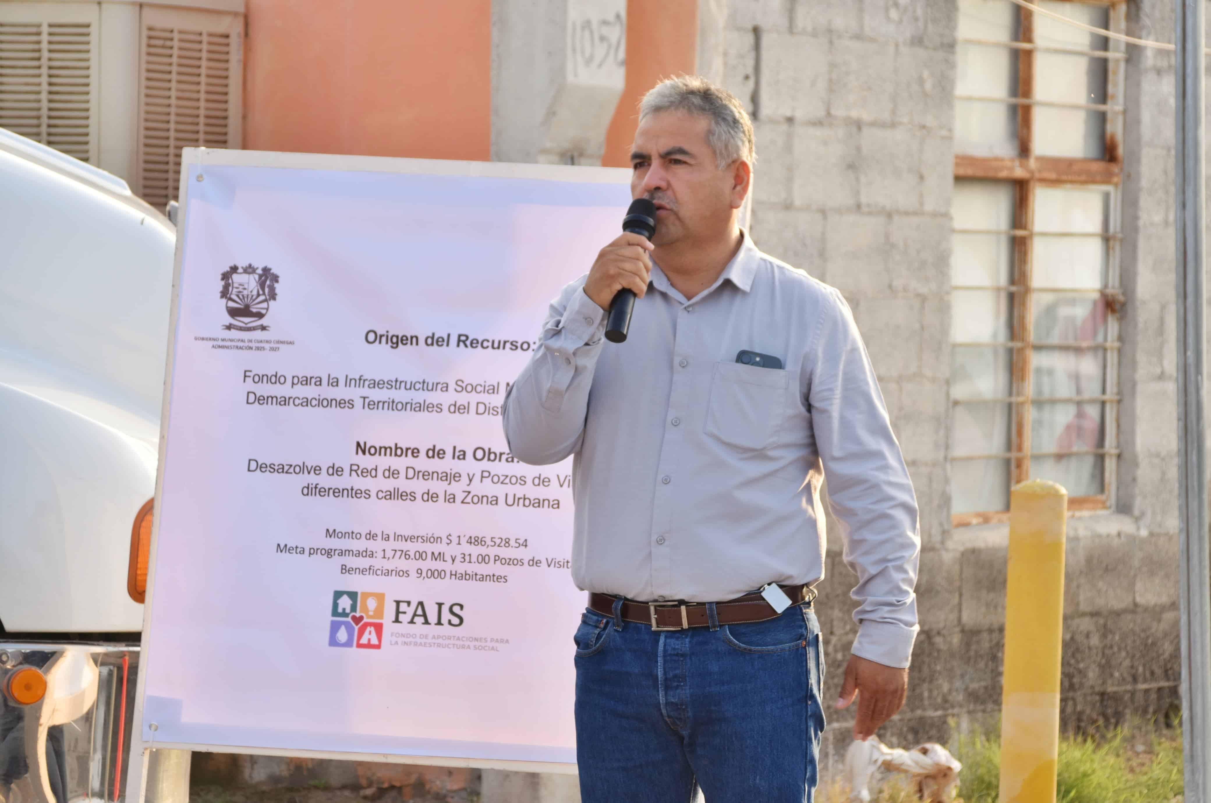 Alcalde Víctor Manuel Leija Vega lidera obras municipales de mejora en Cuatro Ciénegas