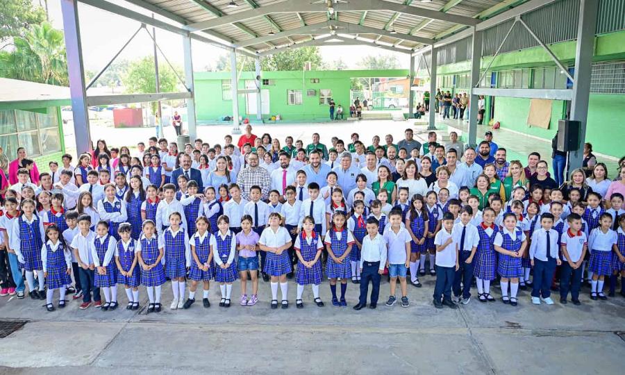 Alcalde de Monclova entrega rehabilitación en la Escuela Primaria Adolfo López Mateos