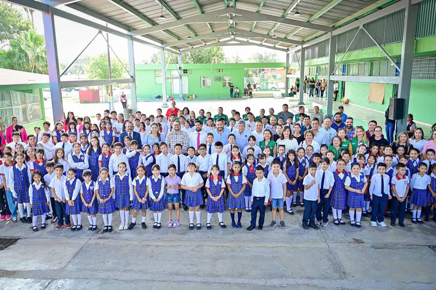 Alcalde de Monclova entrega rehabilitación en la Escuela Primaria Adolfo López Mateos