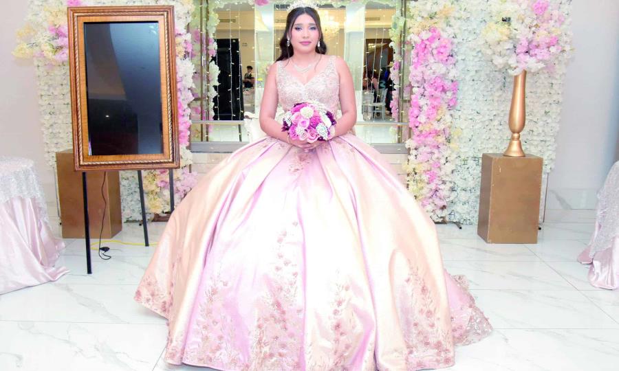 Emotiva celebración de XV primaveras de Luisa Rodríguez