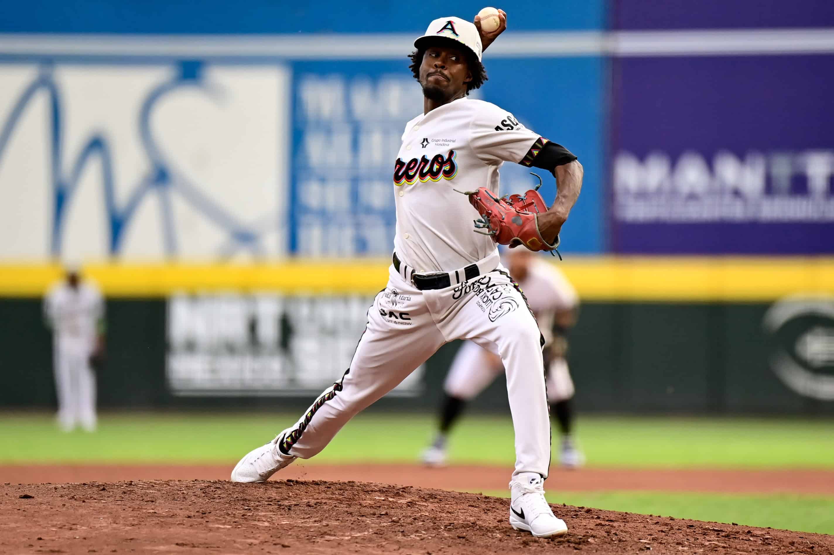 Jorge Tavárez y Nate Antone protagonizan duelo estelar en el diamante