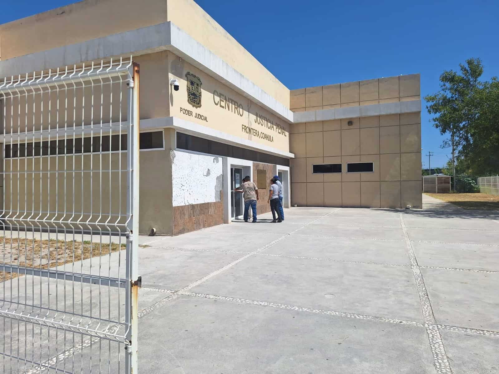 Mujer vinculada a proceso por violencia familiar