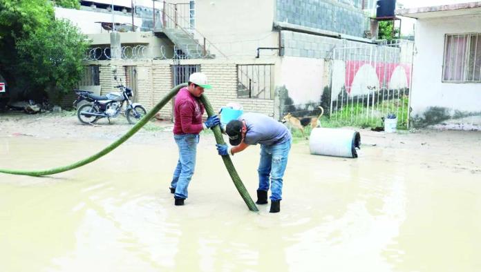 Intensas lluvias provocan inundaciones en Arteaga, Coahuila