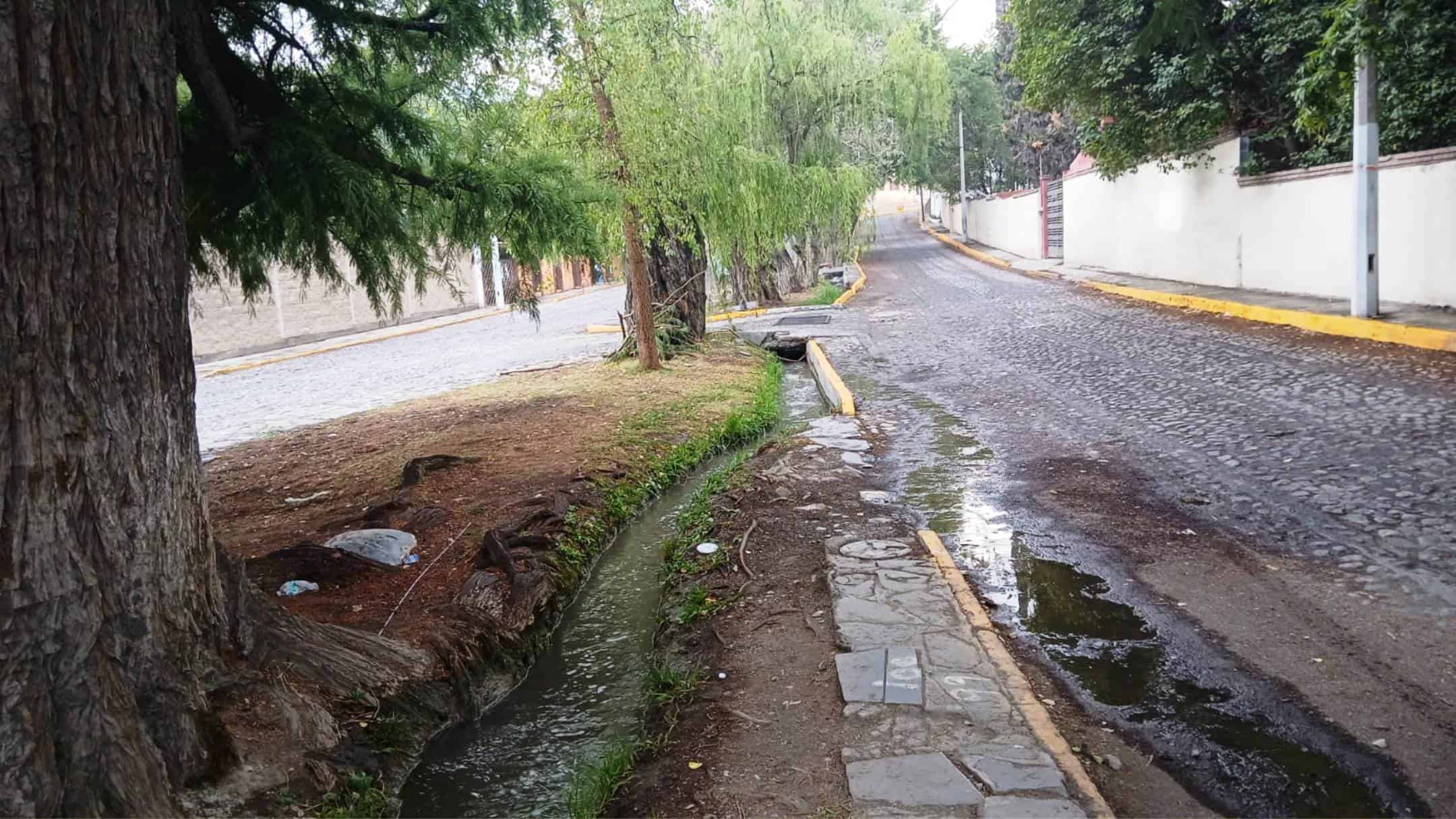 Colapso parcial en zona industrial por lluvias en Arteaga