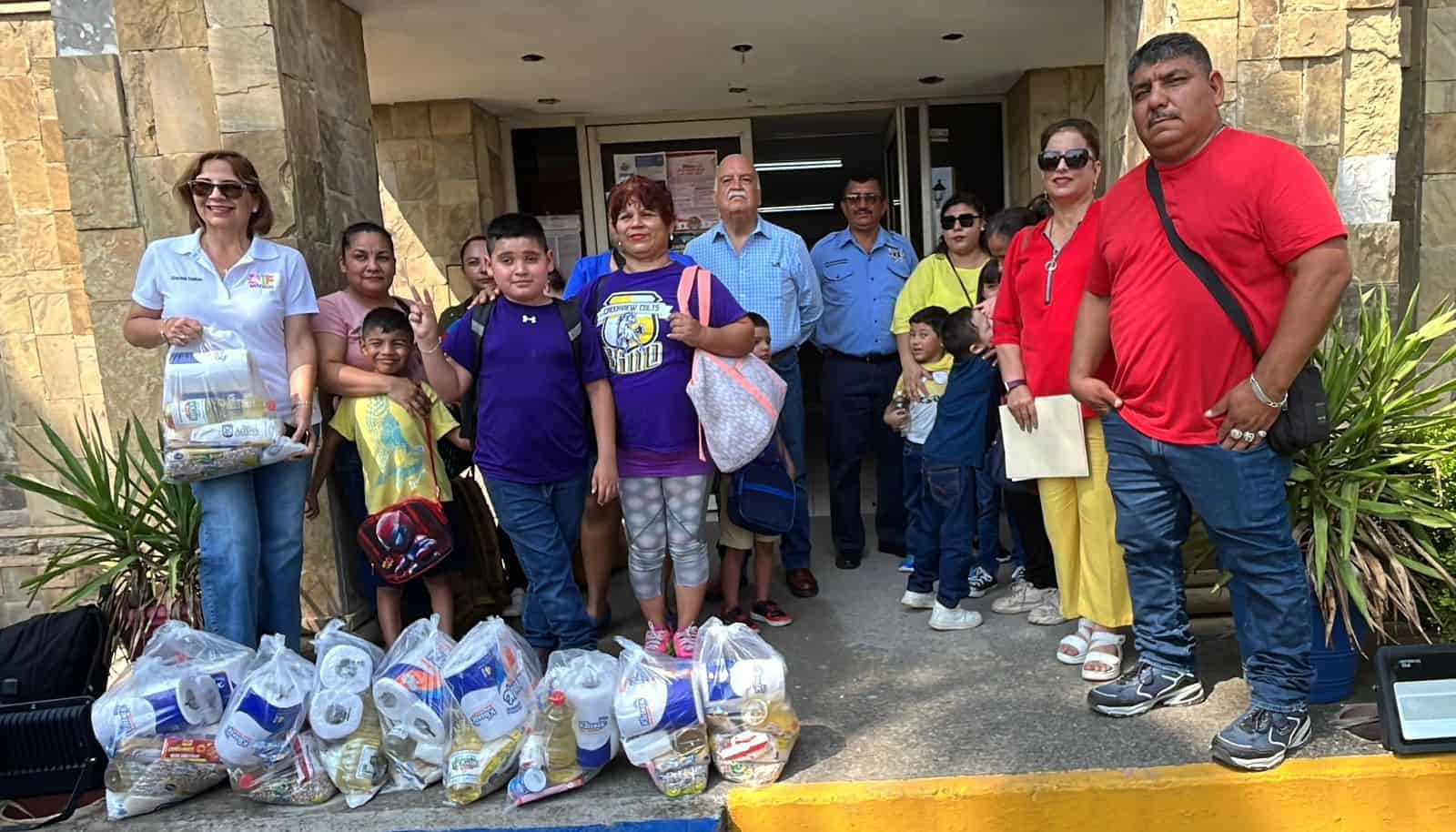 Alcaldesa de Múzquiz coordina traslado de niños para estudios clínicos