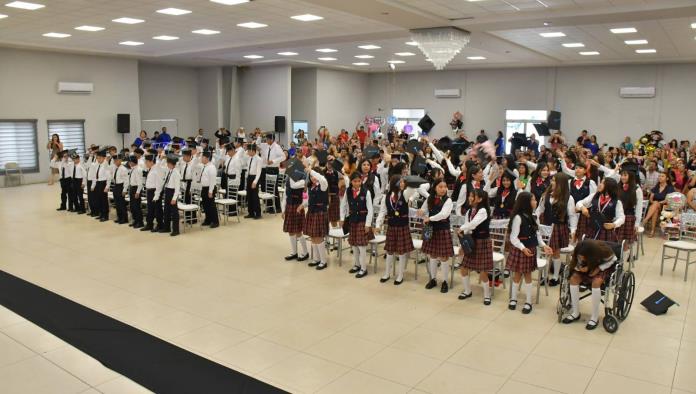 Celebran con orgullo graduación en el CAM 37 de Zaragoza