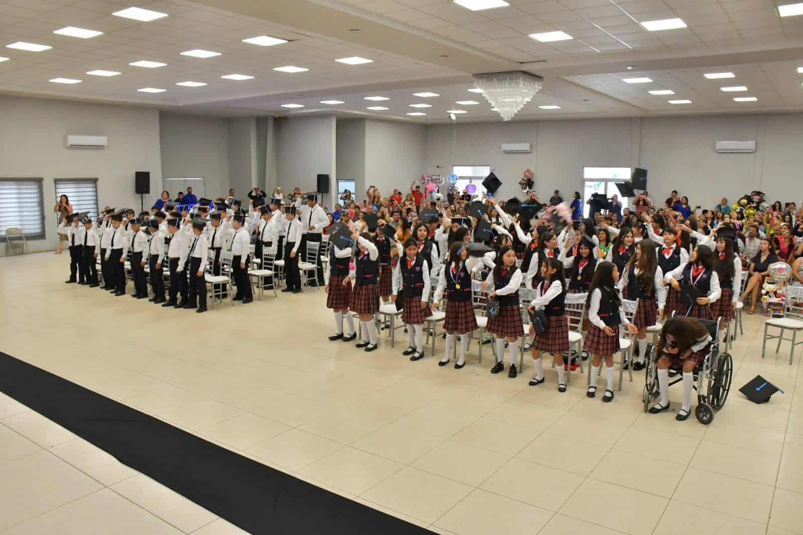 Celebran con orgullo graduación en el CAM 37 de Zaragoza