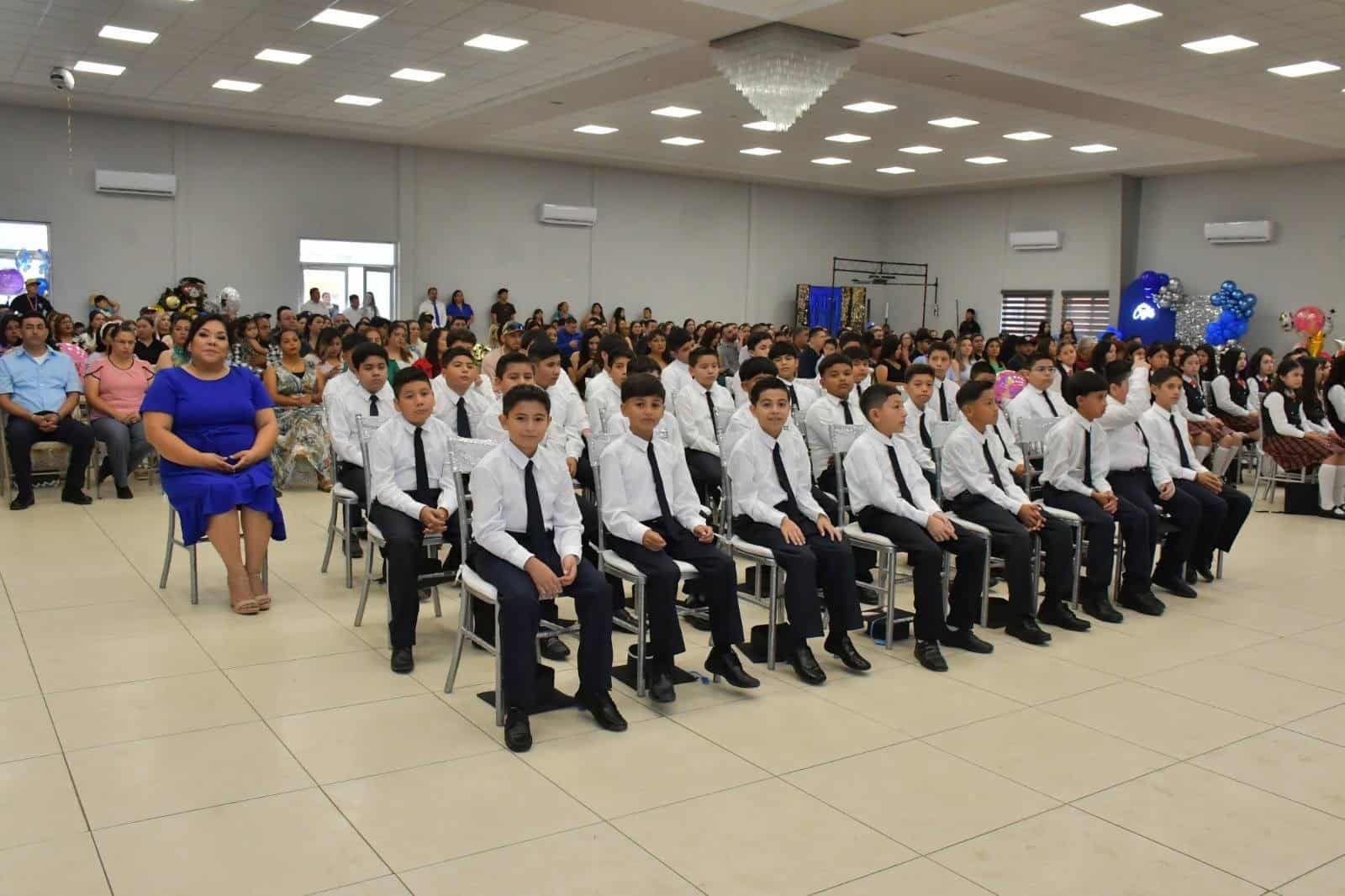 Celebran con orgullo graduación en el CAM 37 de Zaragoza