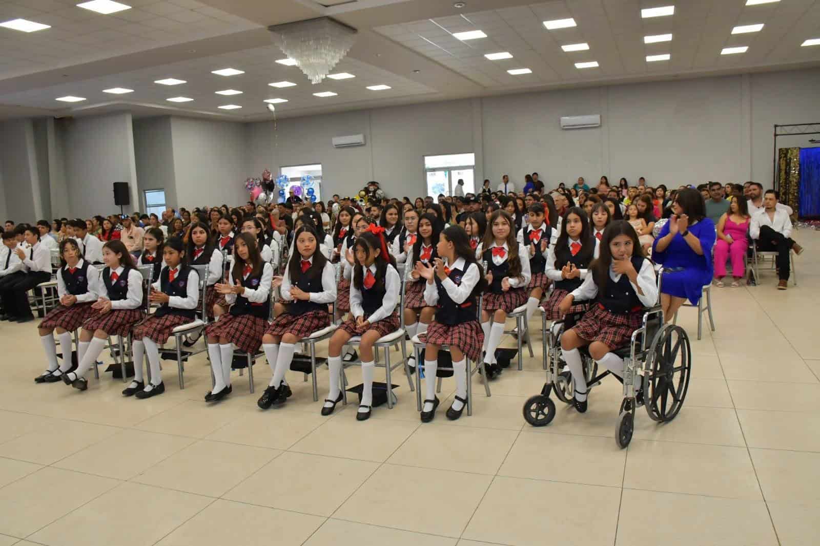 Celebran con orgullo graduación en el CAM 37 de Zaragoza